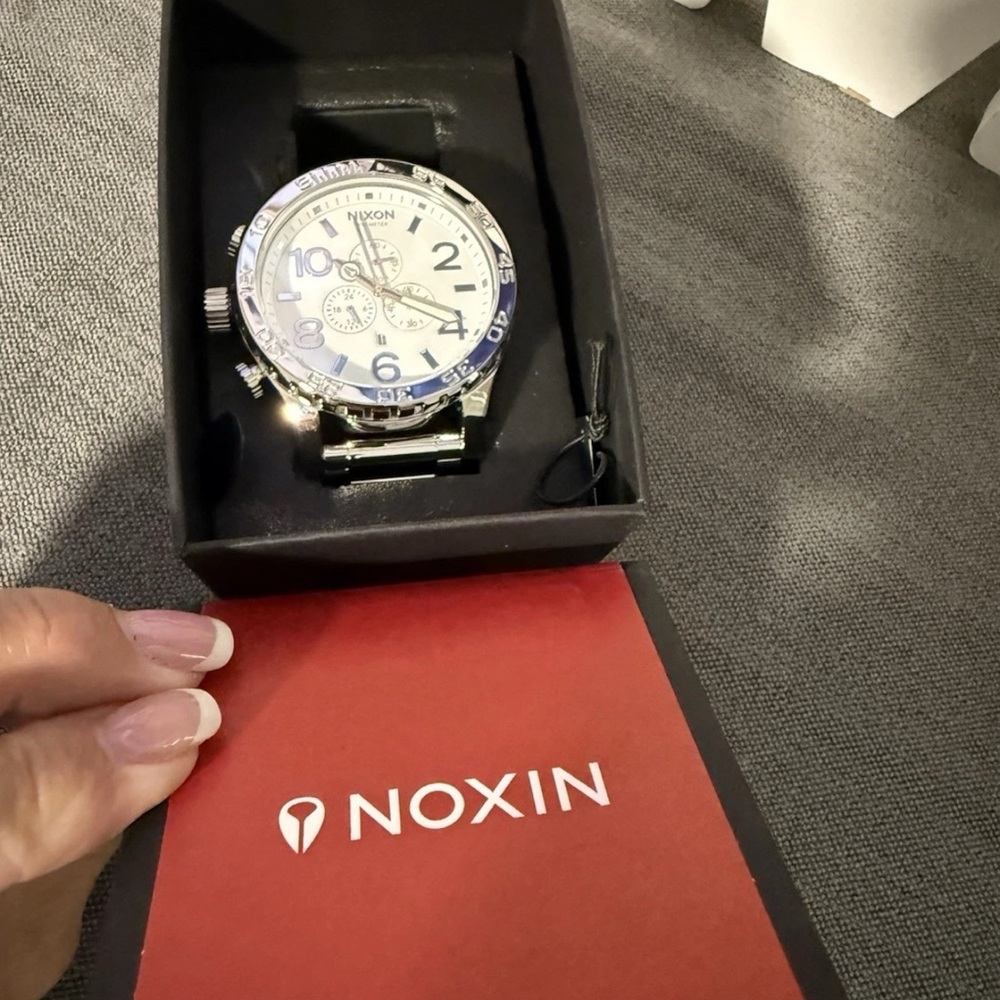 NIXON 51-30 Men's Wristwatch Chrono High Polish Silver Quartz W/ Box